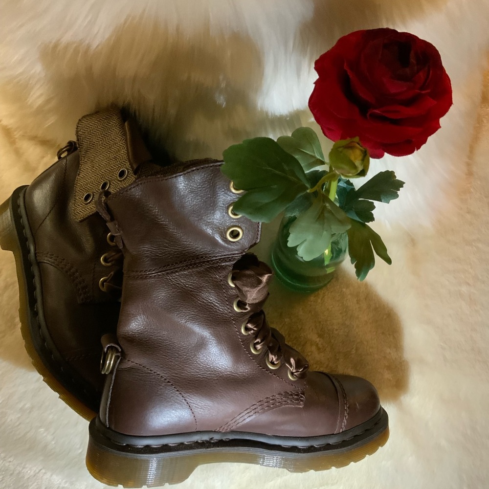 Dr MARTENS -  Brown combat boot with satin laces. Sz 5 - Picture 4 of 4